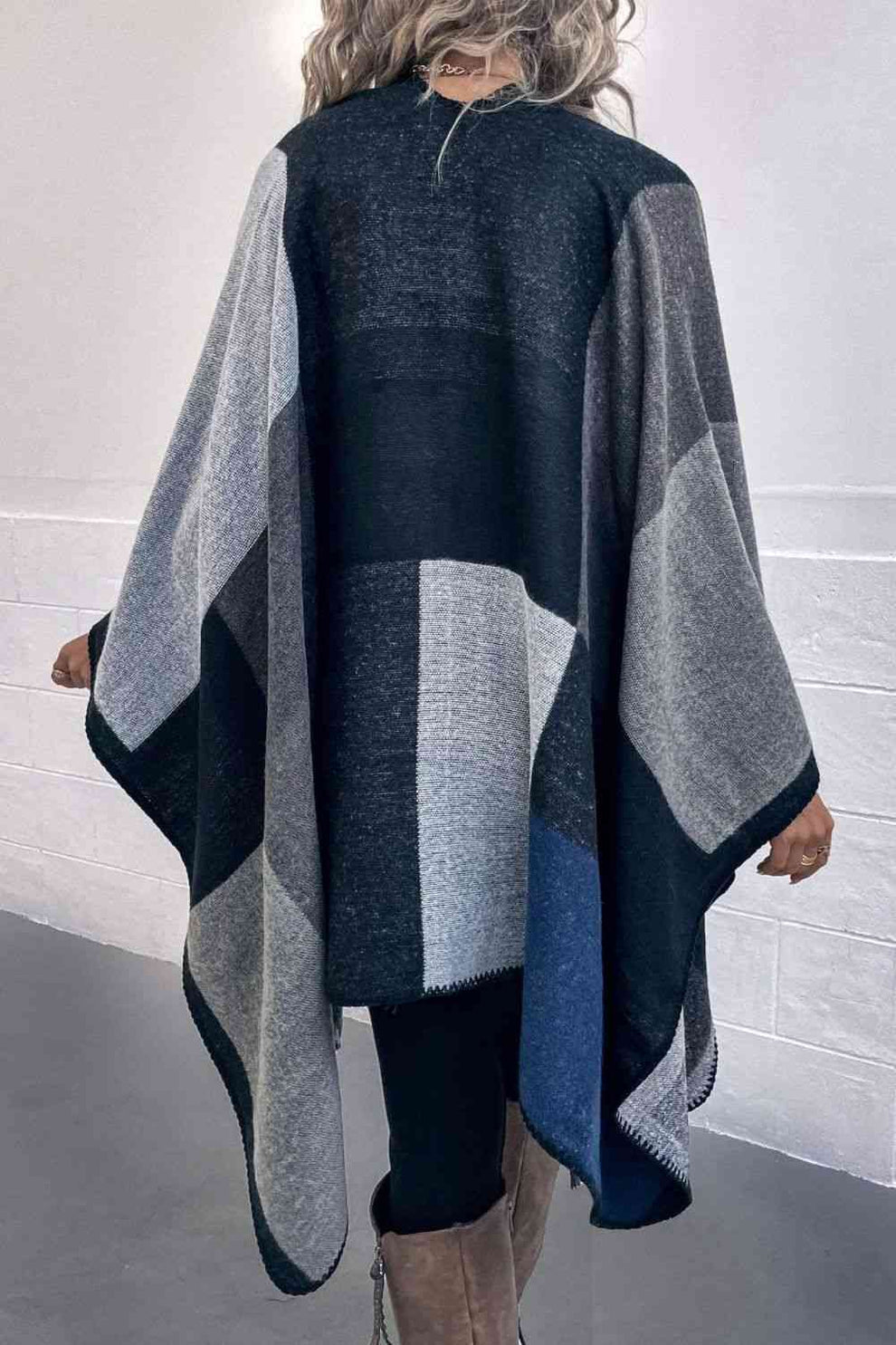 Poncho Ouvert à Rayures Colorées - Mode et Confort pour Toutes les Saisons